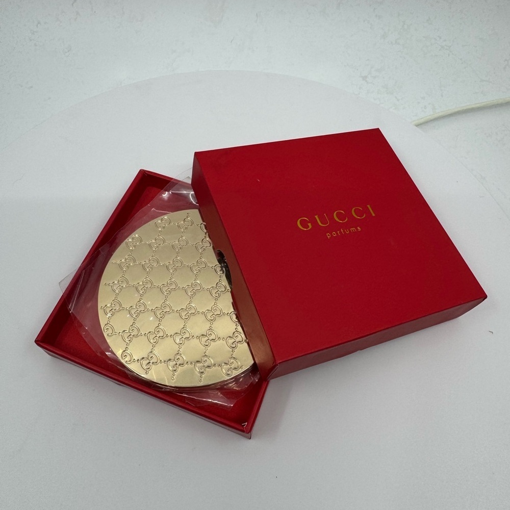 Gucci Gold Makeup Compact Mirror Brand New in Box - Picture 10 of 10